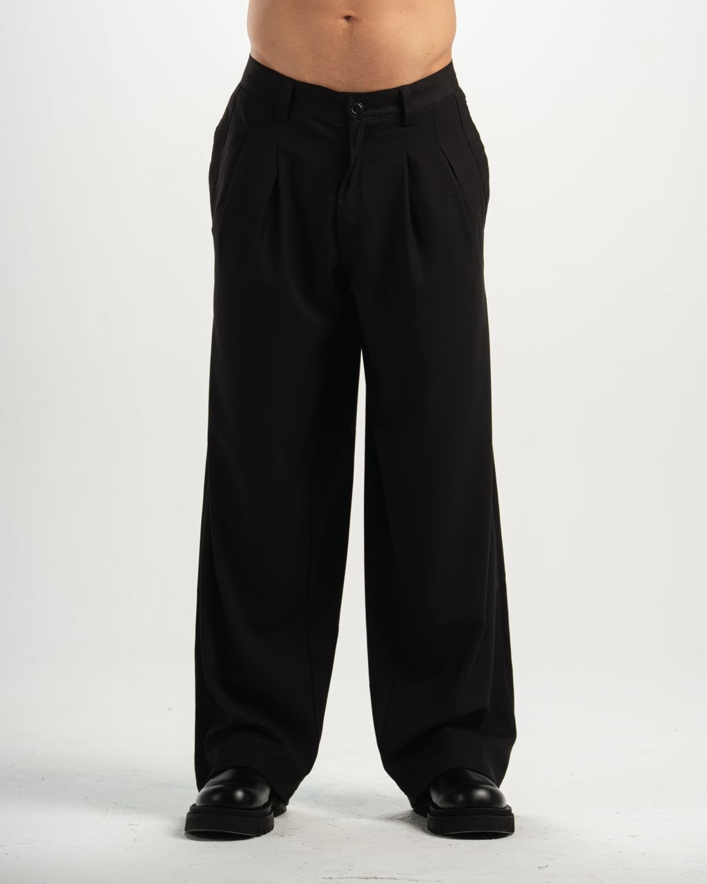 Men pleated black pants