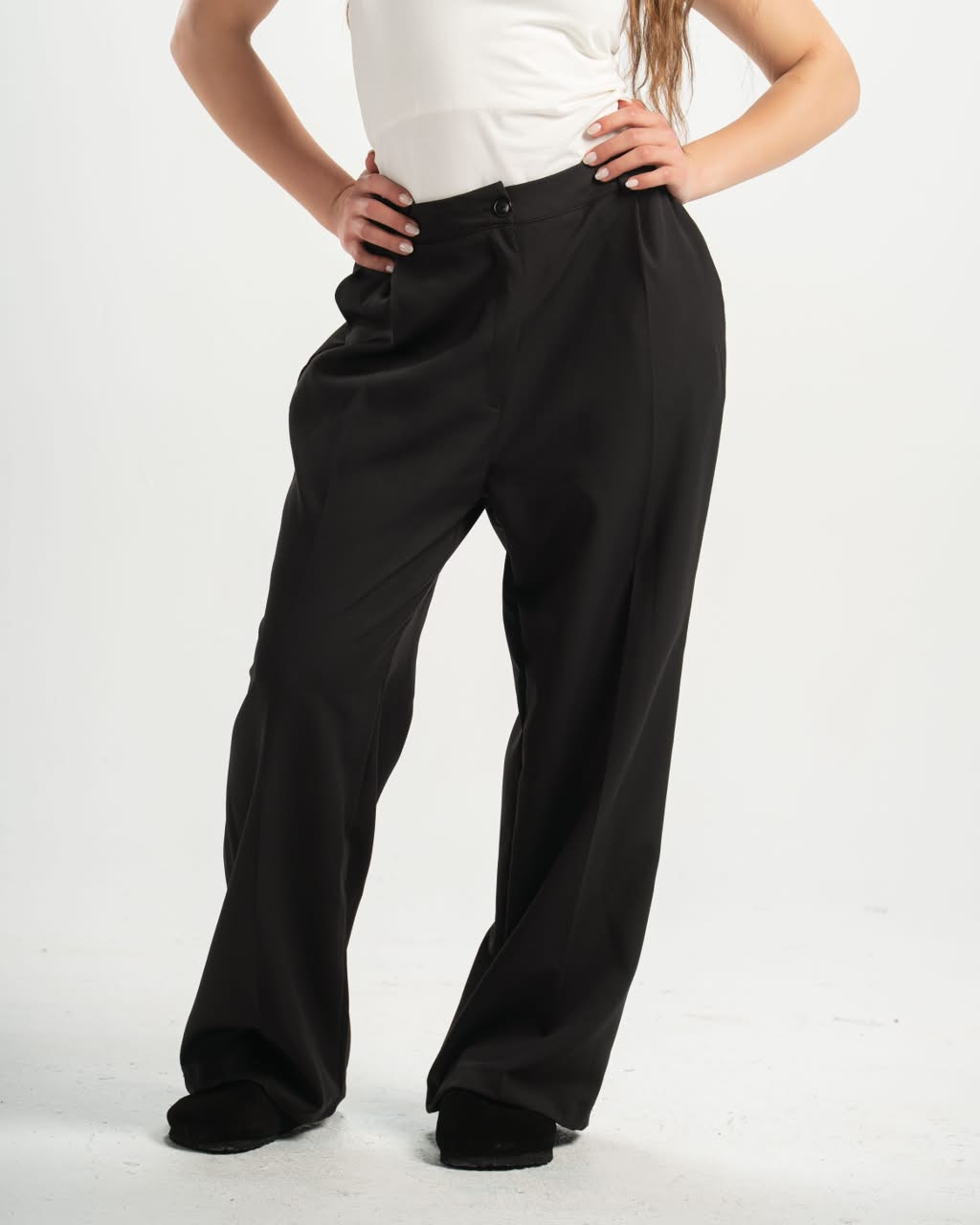 women pleated black pants