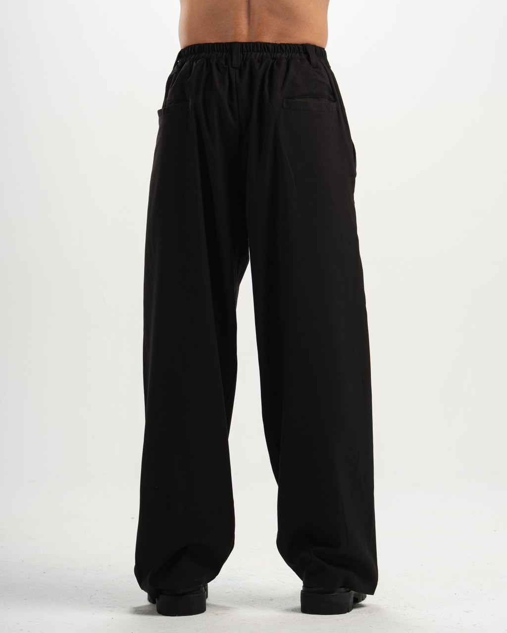 Men pleated black pants