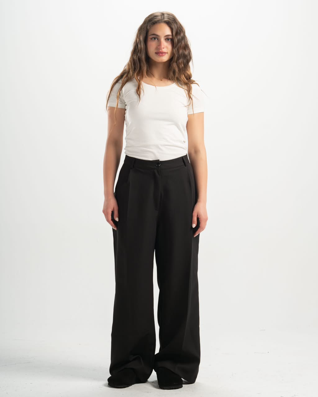 women pleated black pants