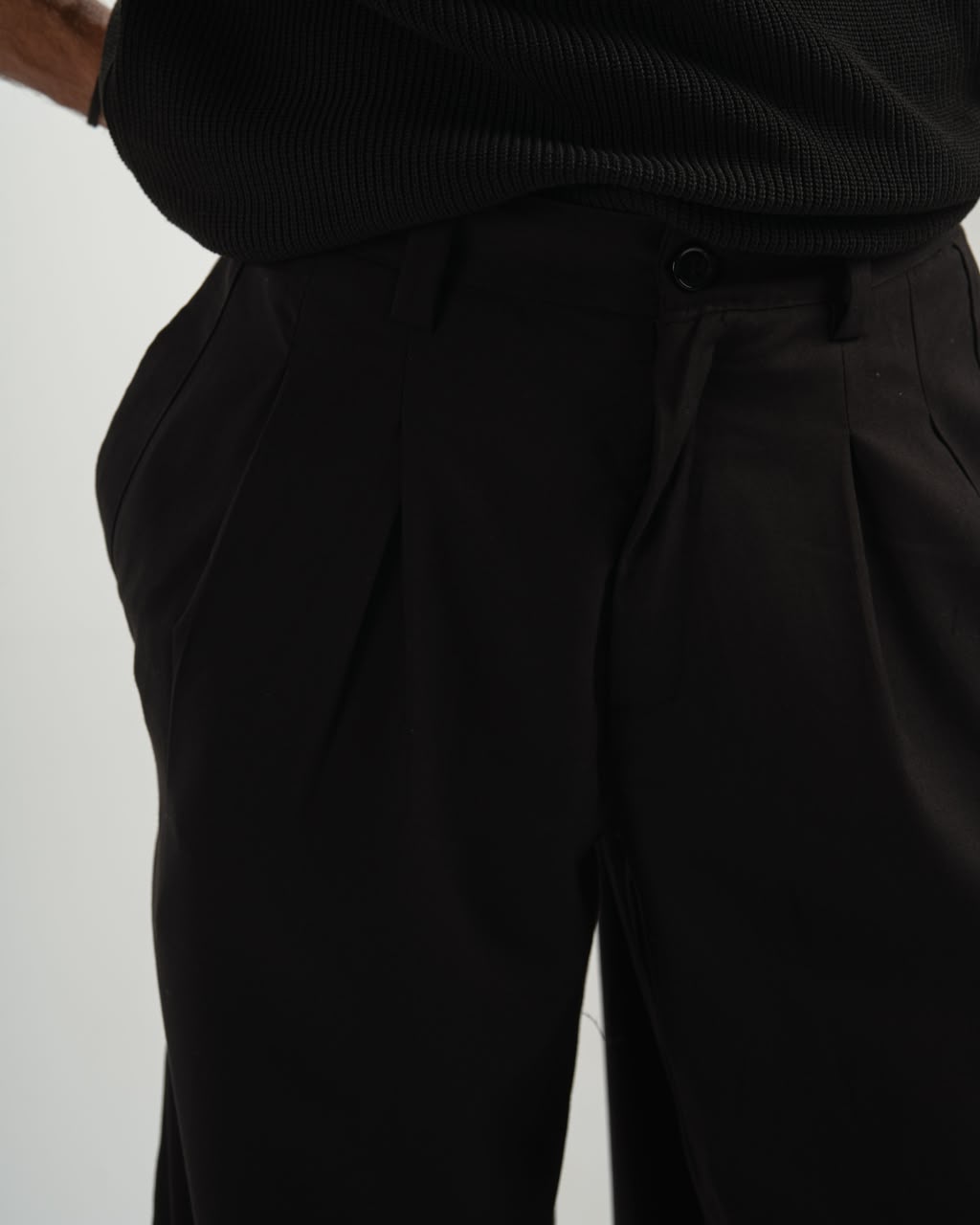 Men pleated black pants