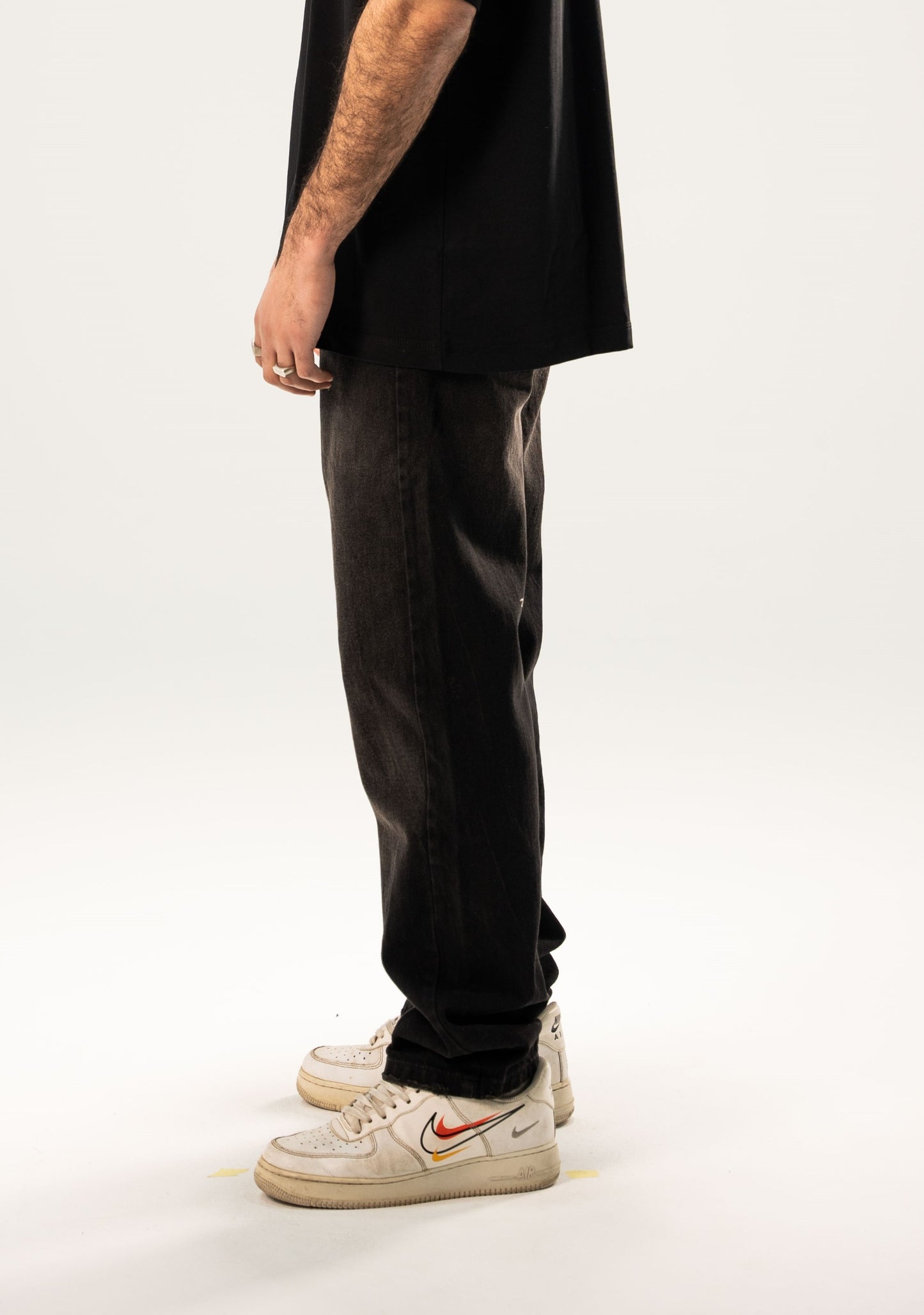 DARK JEANS