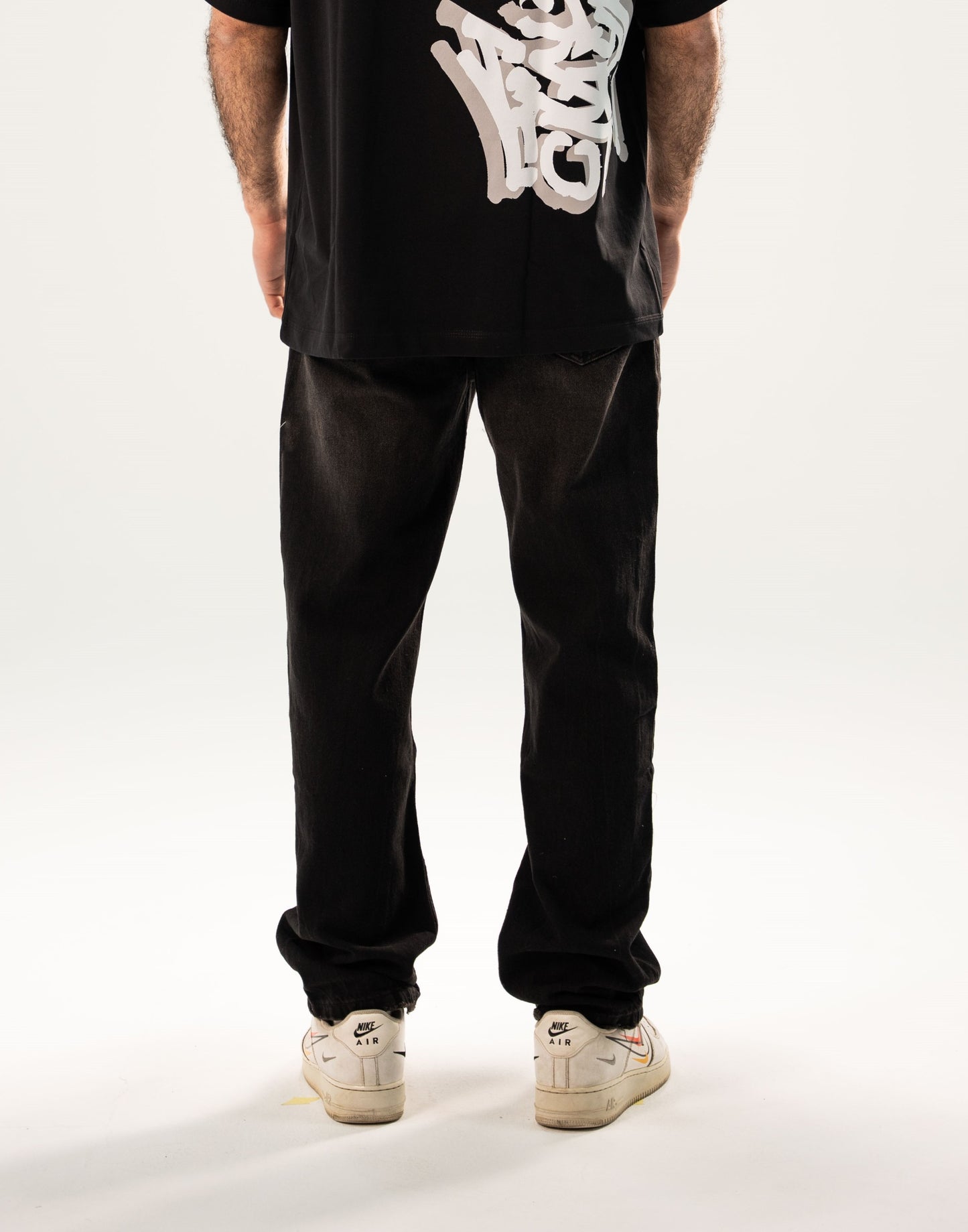 DARK JEANS