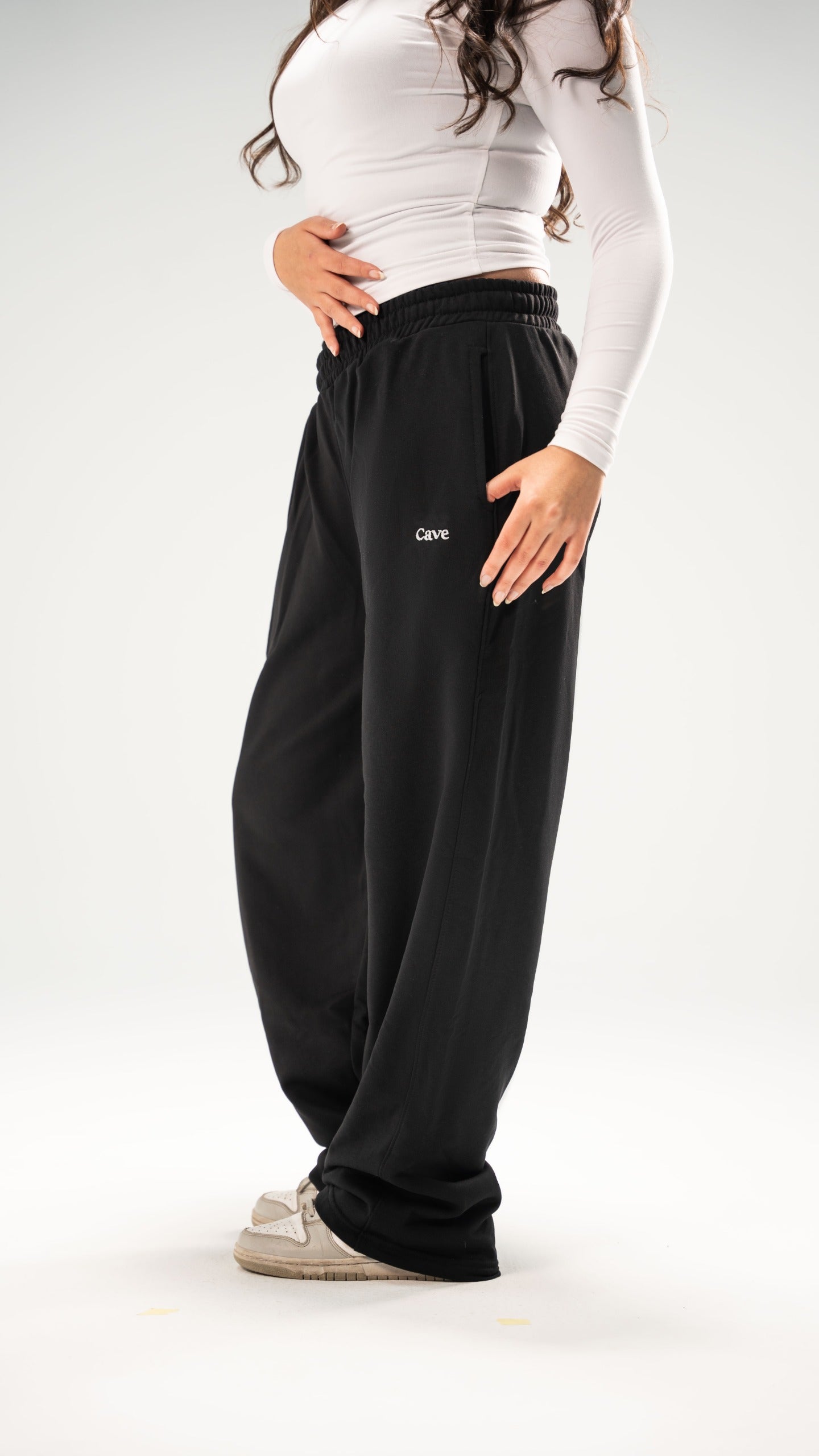 BLACK SWEATPANTS