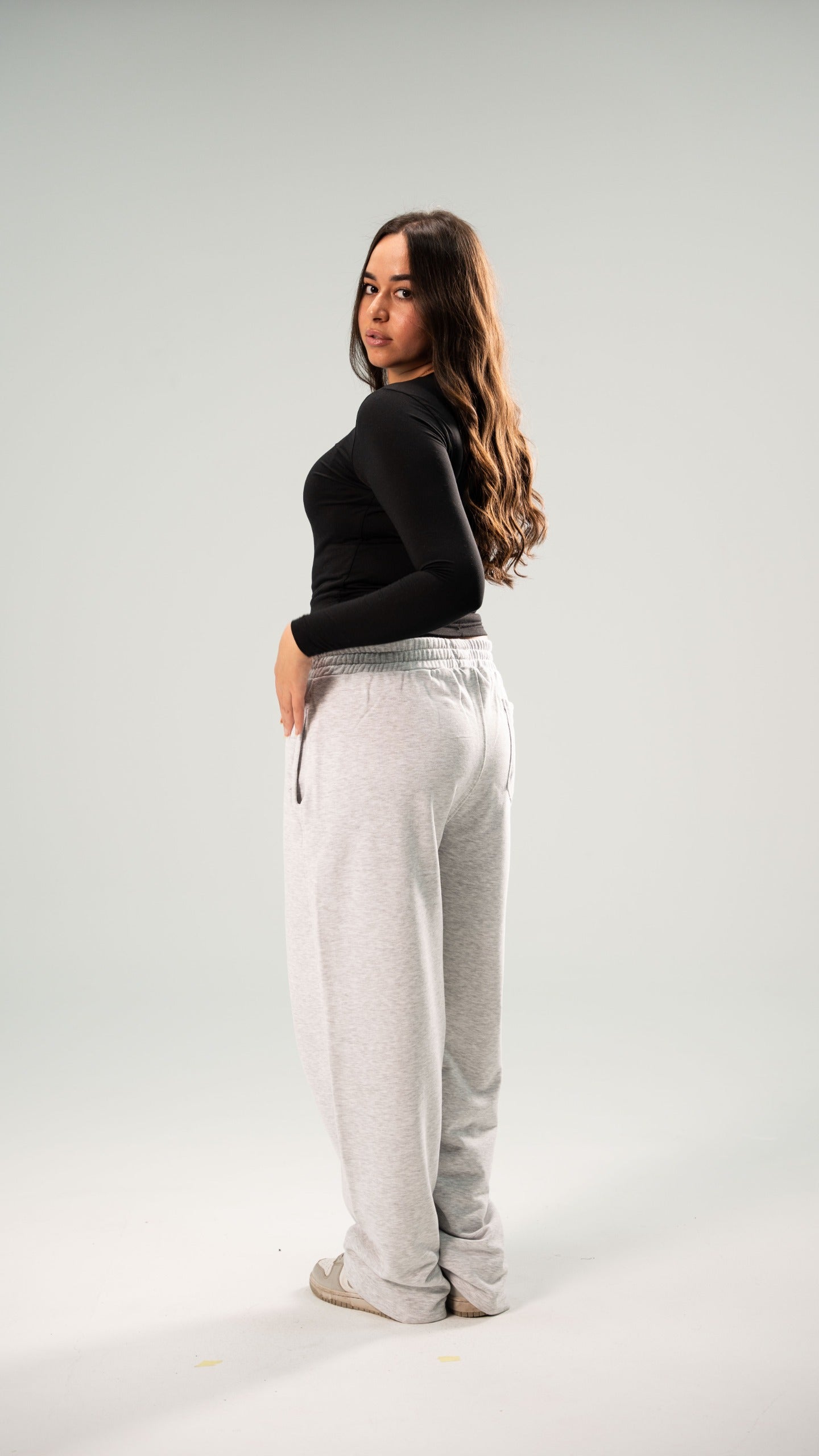 GREY SWEATPANTS