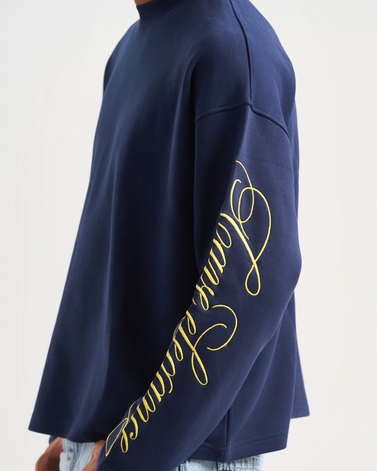 Cave`s Navyblue Crewneck