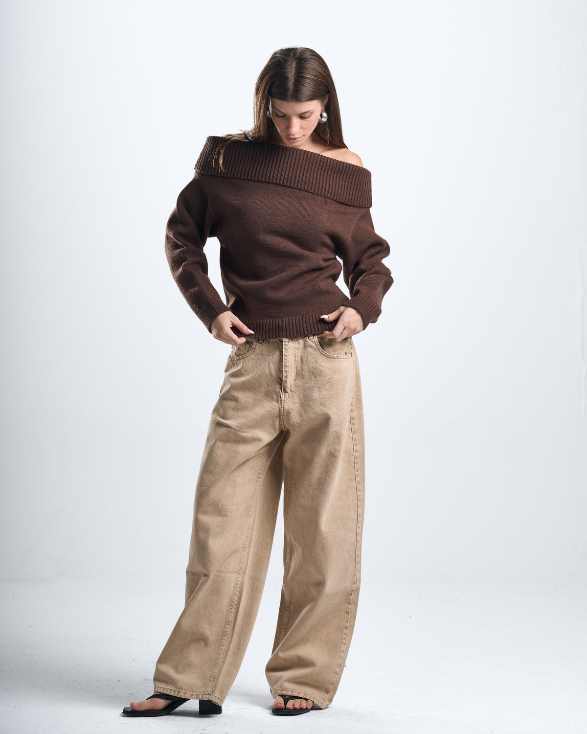 Knitted brown off shoulder