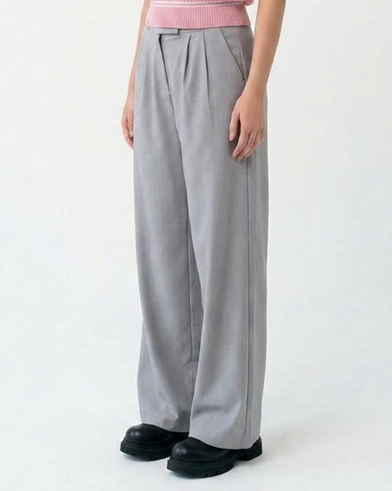 women pleated gray pants